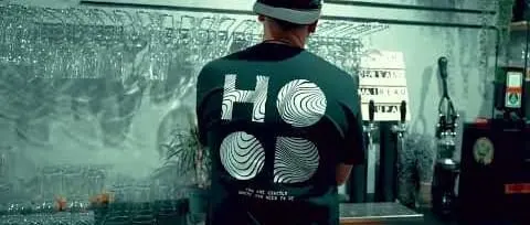 Cadru din filmul „Videoclip publicitar bar”, al 1 din 2.