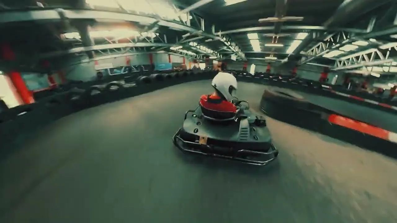 Cadru din „Videoclip publicitar pistă Karting”